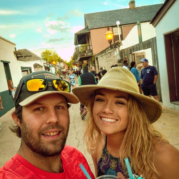 Meet your Posher, Taylor - Picture 3 of 4